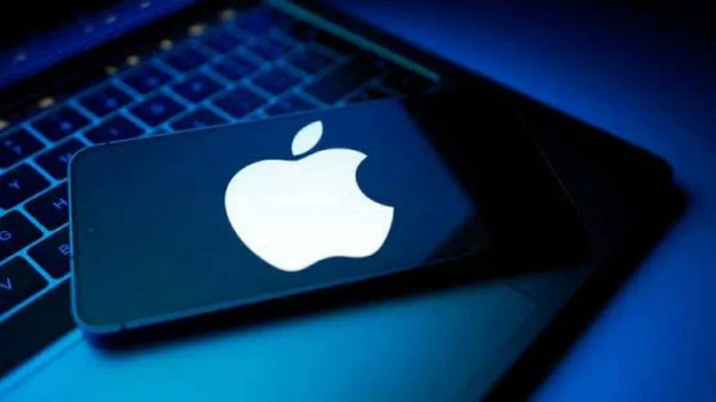 «أبل» تحدث برامجها لتعالج 200 ثغرة أمنية