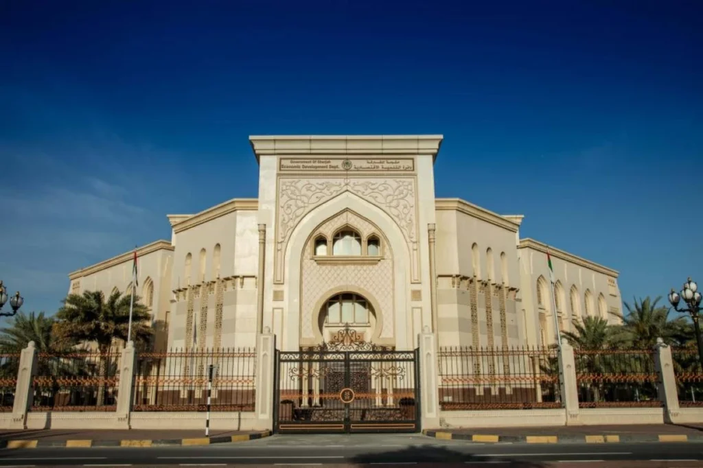 «اقتصادية الشارقة» و«الطنيجي للأعمال» توفران مكاتب للمستثمرين