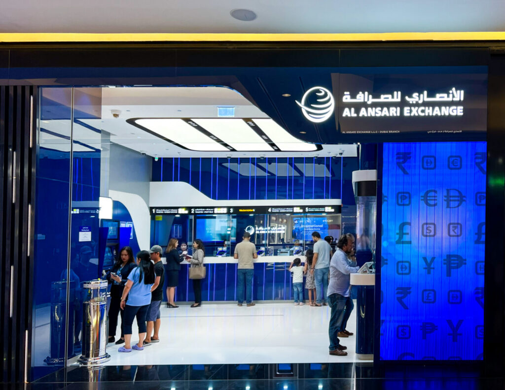 طرق دبي” و”الأنصاري للصرافة” توسعان قنوات توفير بطاقات “نول ترحال