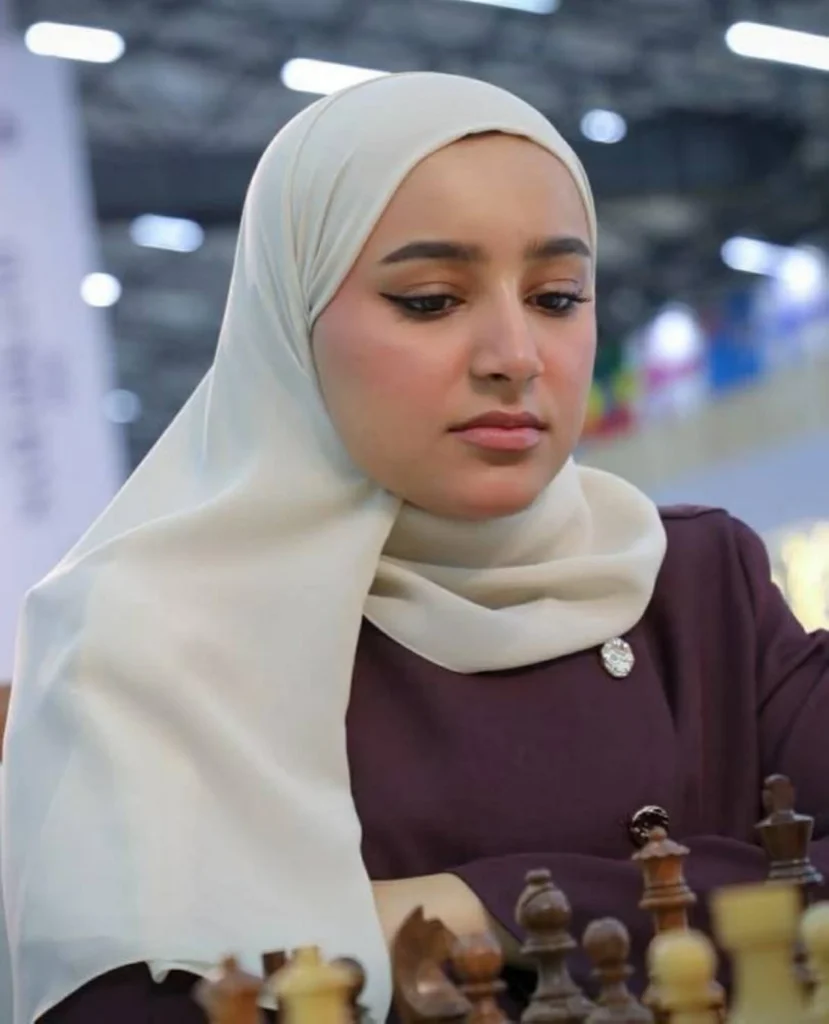 سيدات الإمارات يتألقن أمام عُمان في أولمبياد الشطرنج