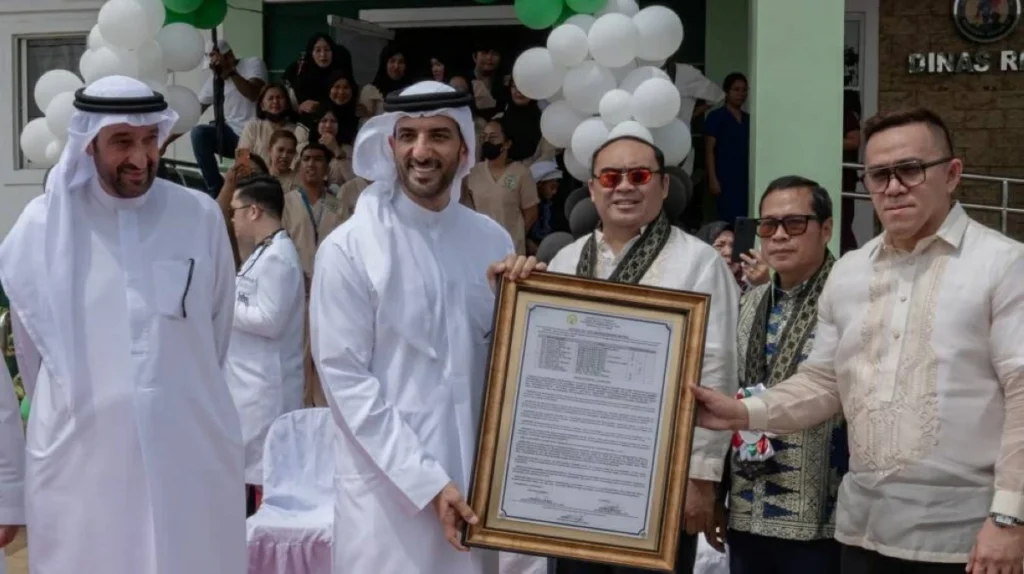 سلطان بن أحمد يفتتح مستوصف ديناس الصحي في الفلبين