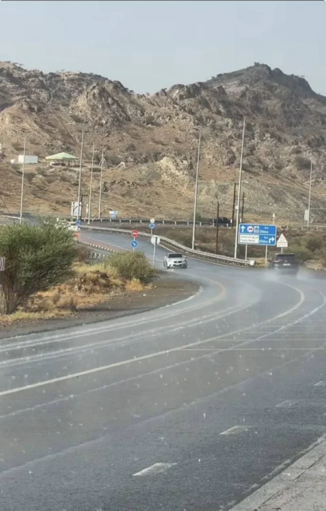 أمطار على مناطق متفرقة وانخفاض تدريجي بدرجات الحرارة